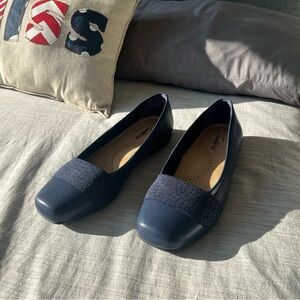 Trotters Flats/Loafers with Box